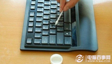 清潔鍵盤的5個絕妙小技巧 教程